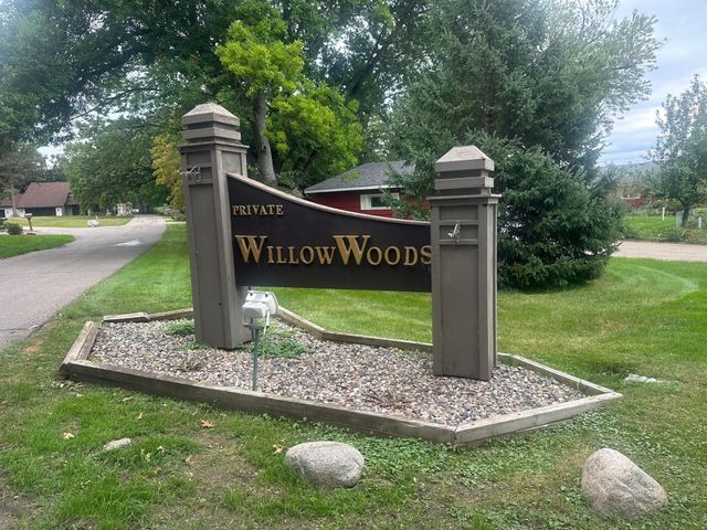 20 Willow Wood Drive, Excelsior, MN 55331