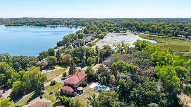 20 Willow Wood Drive, Excelsior, MN 55331