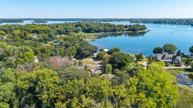 20 Willow Wood Drive, Excelsior, MN 55331