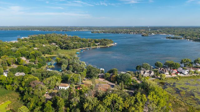 20 Willow Wood Drive, Excelsior, MN 55331