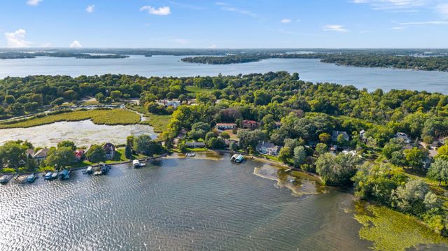 20 Willow Wood Drive, Excelsior, MN 55331