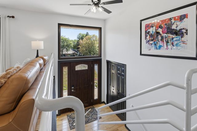 20 Willow Wood Drive, Excelsior, MN 55331
