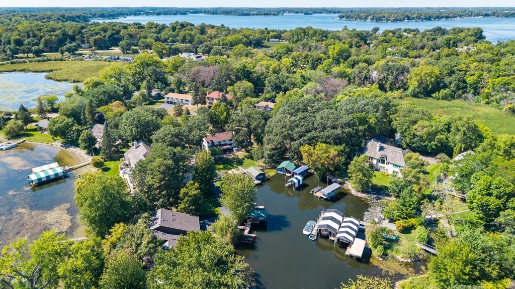 20 Willow Wood Drive, Excelsior, MN 55331 — photo 2
