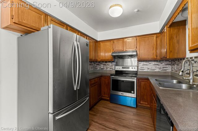 10161 Nancys Boulevard 92, Grosse Ile Township, MI 48138