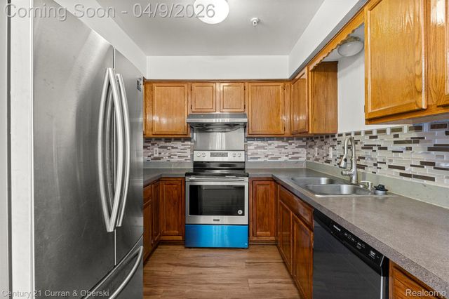 10161 Nancys Boulevard 92, Grosse Ile Township, MI 48138