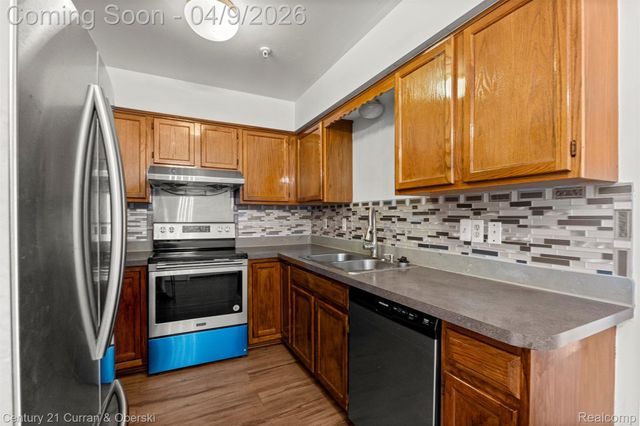 10161 Nancys Boulevard 92, Grosse Ile Township, MI 48138