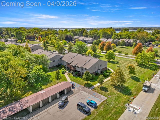 10161 Nancys Boulevard 92, Grosse Ile Township, MI 48138