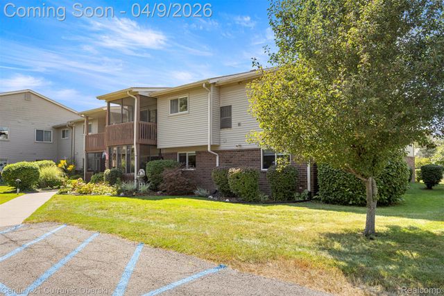 10161 Nancys Boulevard 92, Grosse Ile Township, MI 48138