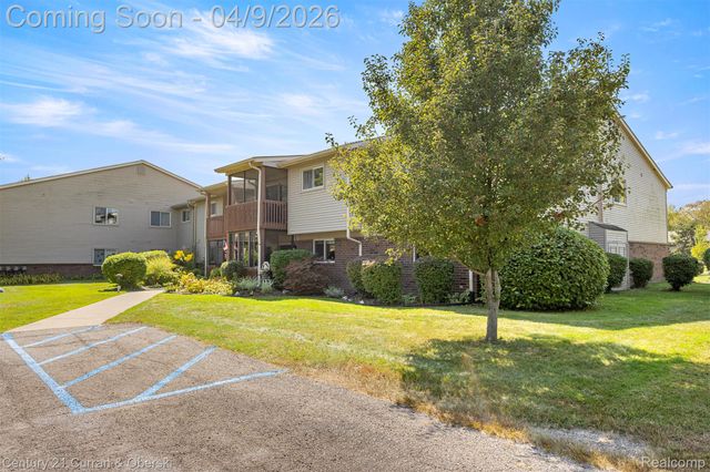 10161 Nancys Boulevard 92, Grosse Ile Township, MI 48138