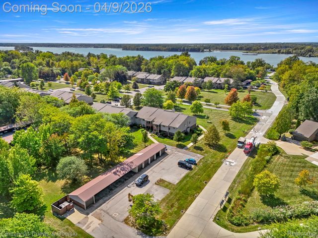 10161 Nancys Boulevard 92, Grosse Ile Township, MI 48138