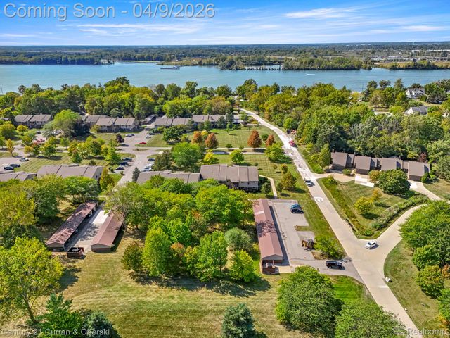 10161 Nancys Boulevard 92, Grosse Ile Township, MI 48138