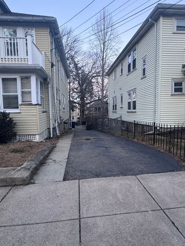 35 Mendelssohn St 2, Boston, MA 02131