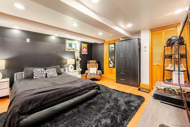 151-05 20th Road 20th, Whitestone, NY 11357