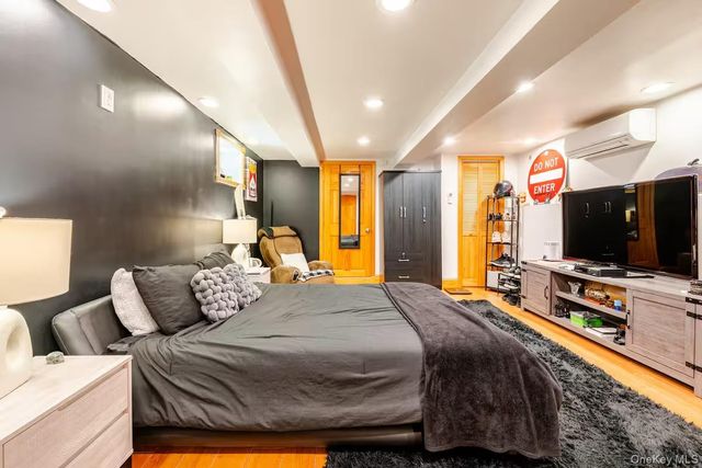 151-05 20th Road 20th, Whitestone, NY 11357