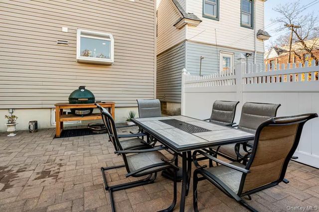 151-05 20th Road 20th, Whitestone, NY 11357