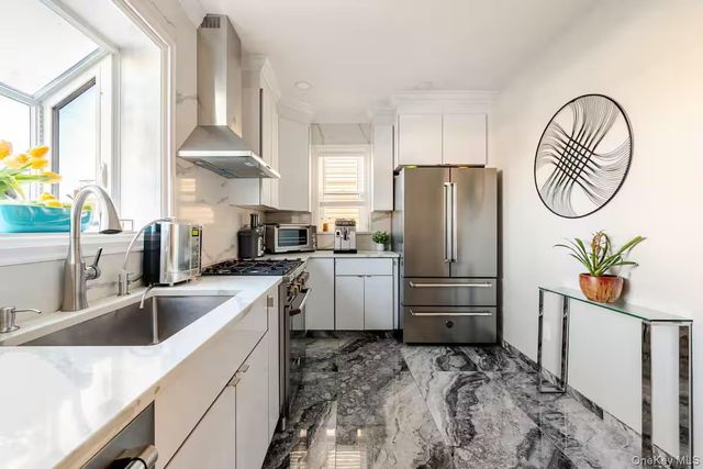 151-05 20th Road 20th, Whitestone, NY 11357