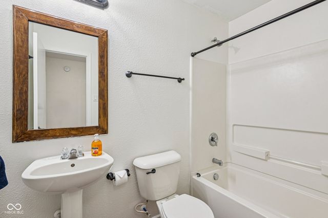 10881 Mansfield Way, Ingalls, IN 46048