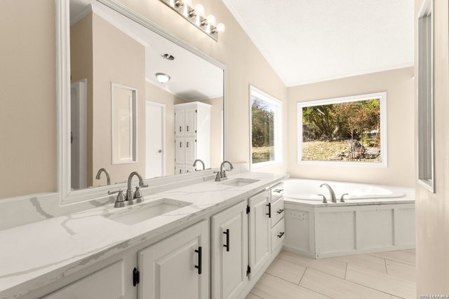 4551 chamberlain, Canyon Lake, TX 78133