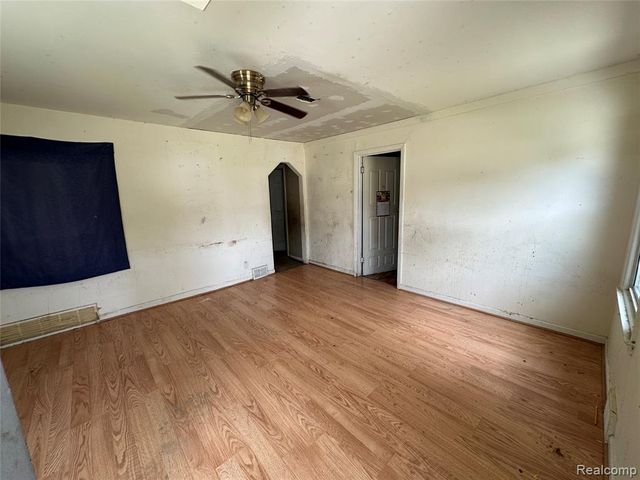 29009 Dawson Street, Garden City, MI 48135
