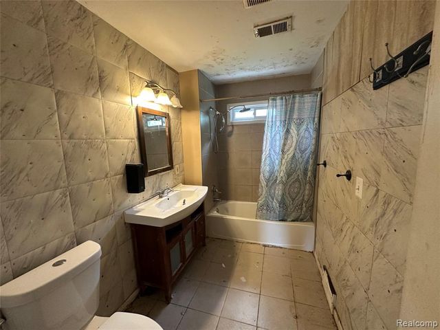 29009 Dawson Street, Garden City, MI 48135