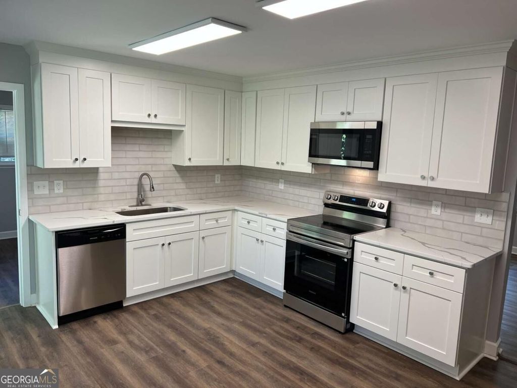 988 Tamarack Trail, Forest Park, GA 30297 — photo 5