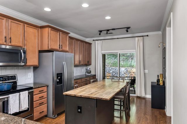2045 Traemoor Village Dr, Nashville, TN 37209