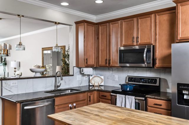 2045 Traemoor Village Dr, Nashville, TN 37209