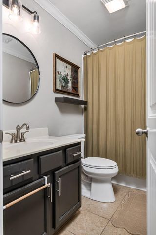 2045 Traemoor Village Dr, Nashville, TN 37209