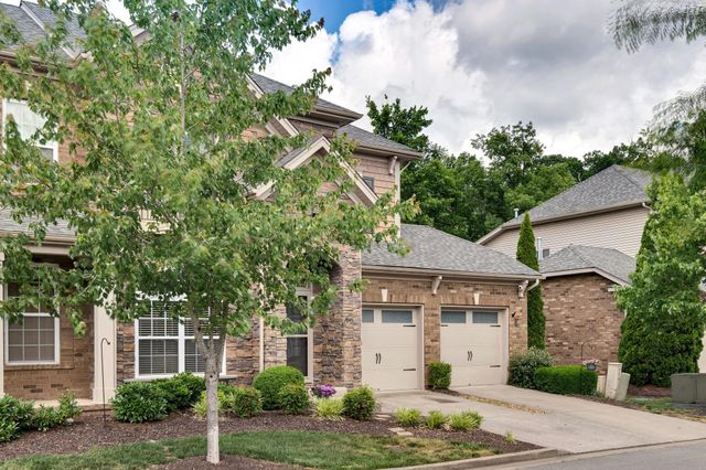 2045 Traemoor Village Dr, Nashville, TN 37209