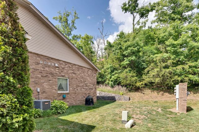 2045 Traemoor Village Dr, Nashville, TN 37209