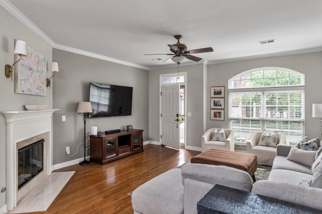 2045 Traemoor Village Dr, Nashville, TN 37209