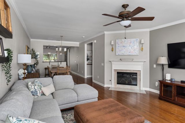 2045 Traemoor Village Dr, Nashville, TN 37209