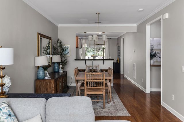 2045 Traemoor Village Dr, Nashville, TN 37209