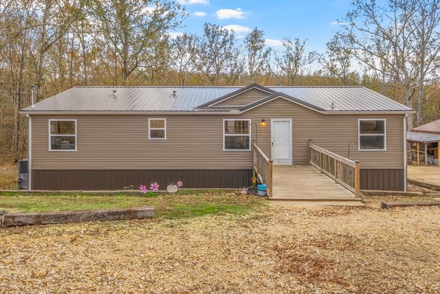 197 Old Homestead Rd, Big Sandy, TN 38221