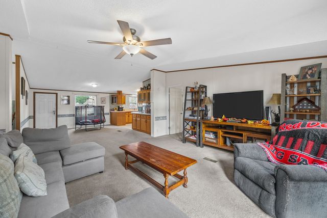 197 Old Homestead Rd, Big Sandy, TN 38221