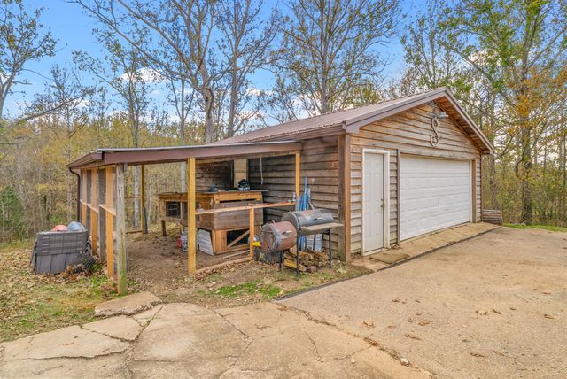 197 Old Homestead Rd, Big Sandy, TN 38221