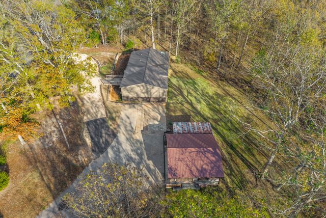 197 Old Homestead Rd, Big Sandy, TN 38221