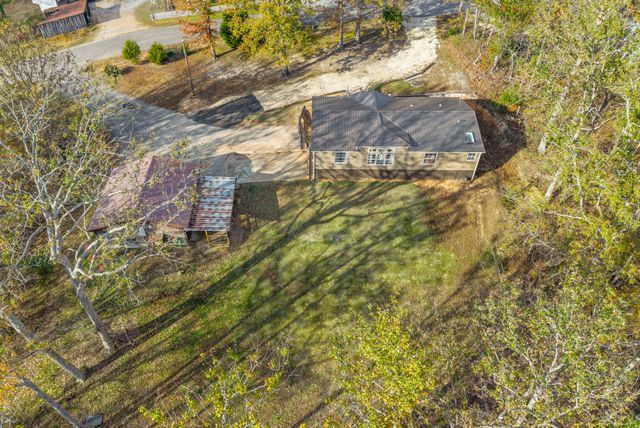 197 Old Homestead Rd, Big Sandy, TN 38221