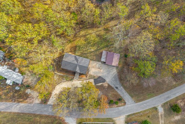 197 Old Homestead Rd, Big Sandy, TN 38221
