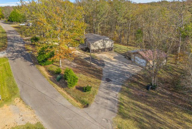 197 Old Homestead Rd, Big Sandy, TN 38221