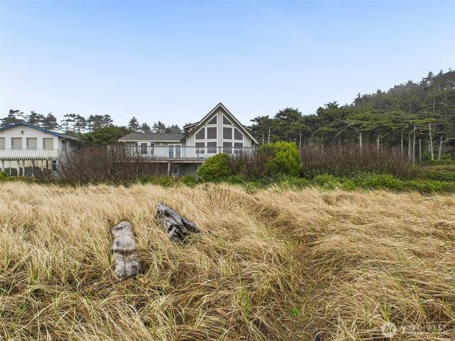50 Diamond Drive, Pacific Beach, WA 98571