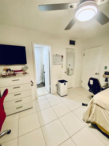 10000 NW 80 CT 2565, Hialeah Gardens, FL 33016