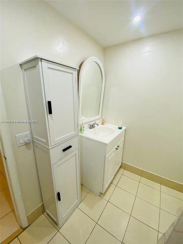 10000 NW 80 CT 2565, Hialeah Gardens, FL 33016