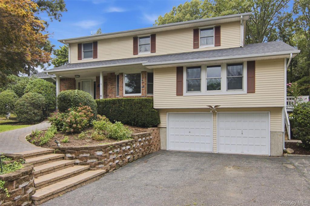 18 White Deer Court, Huntington, NY 11743 — exterior