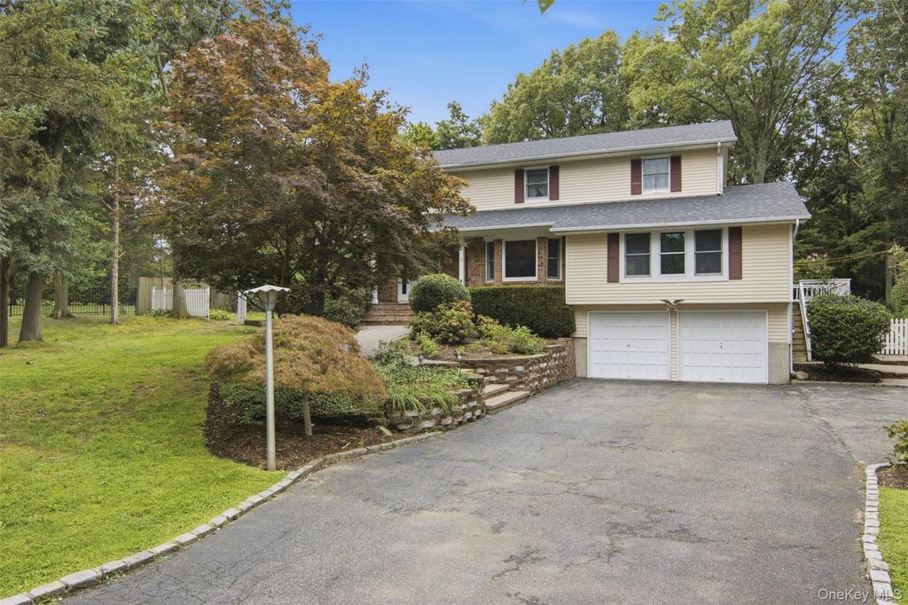 18 White Deer Court, Huntington, NY 11743 — photo 2