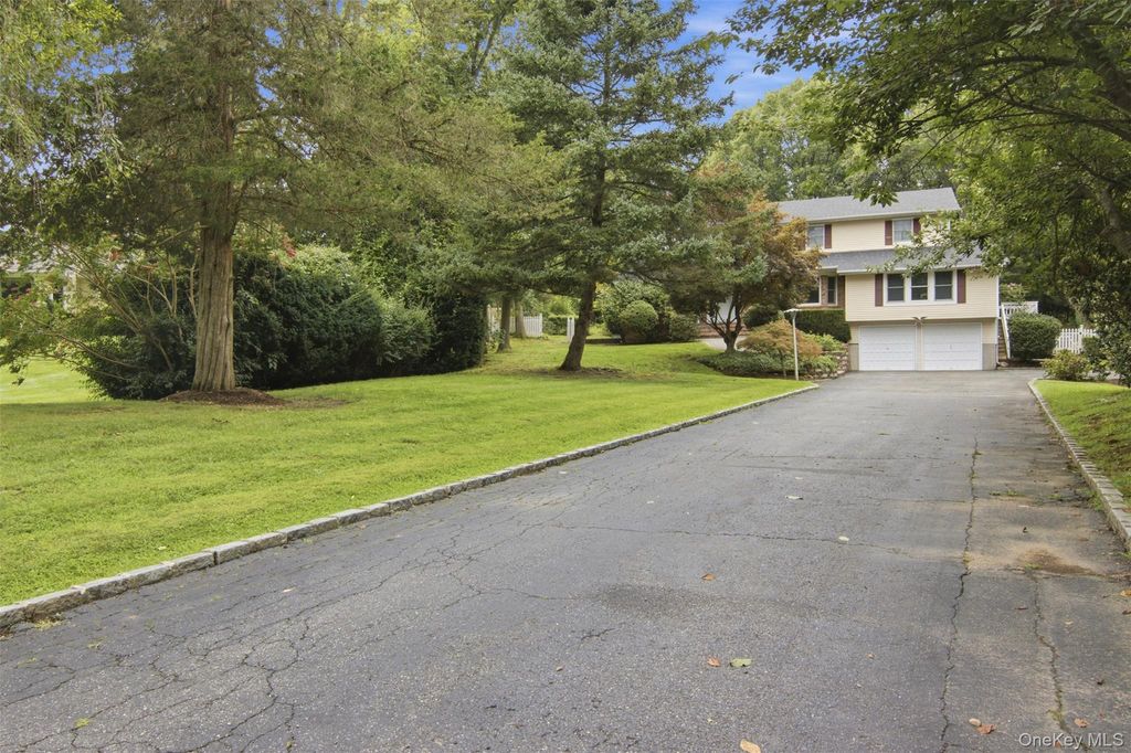 18 White Deer Court, Huntington, NY 11743 — photo 3