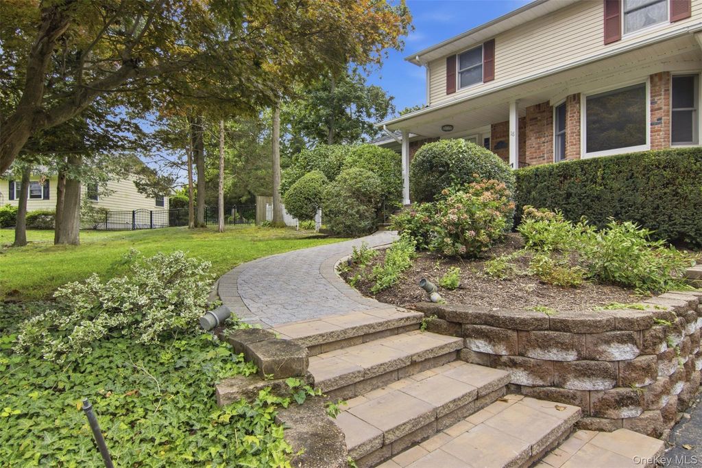 18 White Deer Court, Huntington, NY 11743 — photo 4