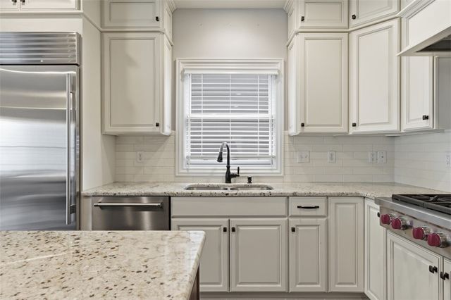 214 Maid Marion Ln, Canonsburg, PA 15317
