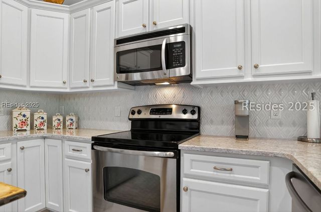 10 Glenmoor Pl, Hilton Head Island, SC 29926