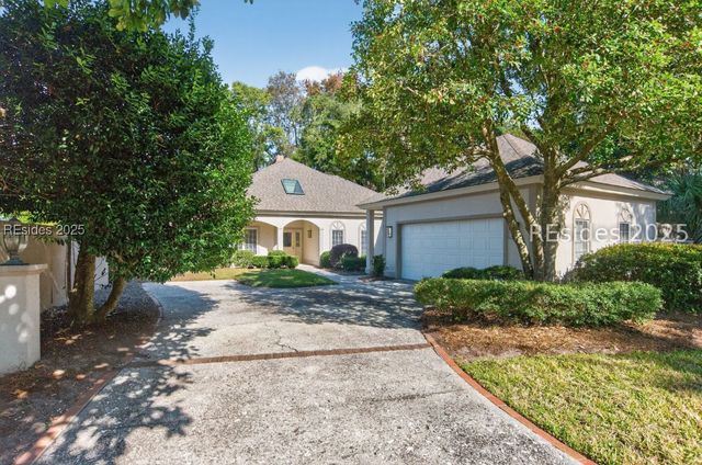 10 Glenmoor Pl, Hilton Head Island, SC 29926